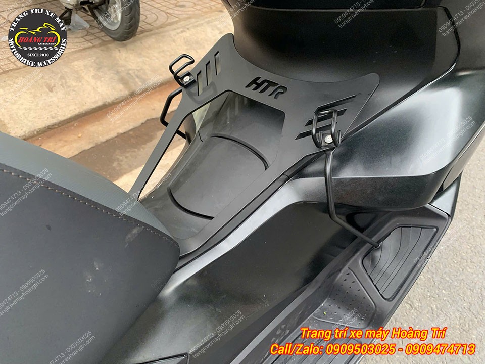 Khi lắp baga giữa, anh em có thể bổ sung thêm 2 móc treo 2 bên tiện lợi
