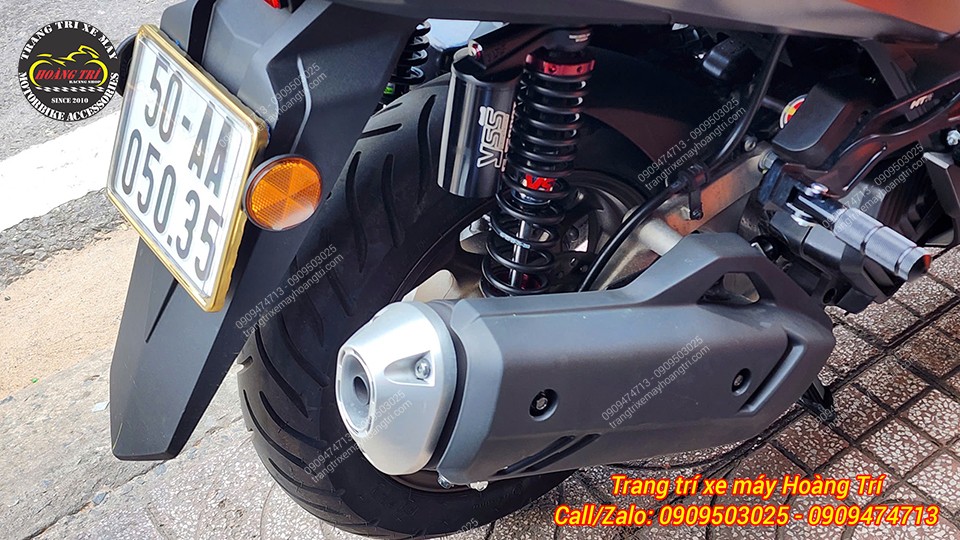 Phuộc full đen, điểm thêm sắc đỏ tạo điểm nhấn bắt mắt cho PCX