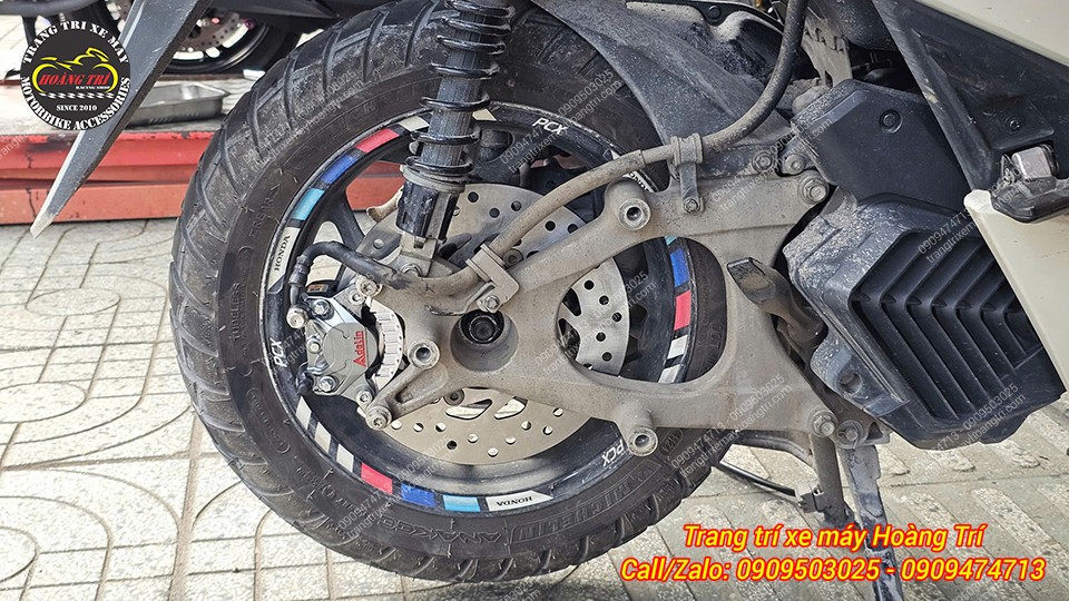 Gấp zin trên PCX 160 đã cũ – anh khách quyết định thay mới