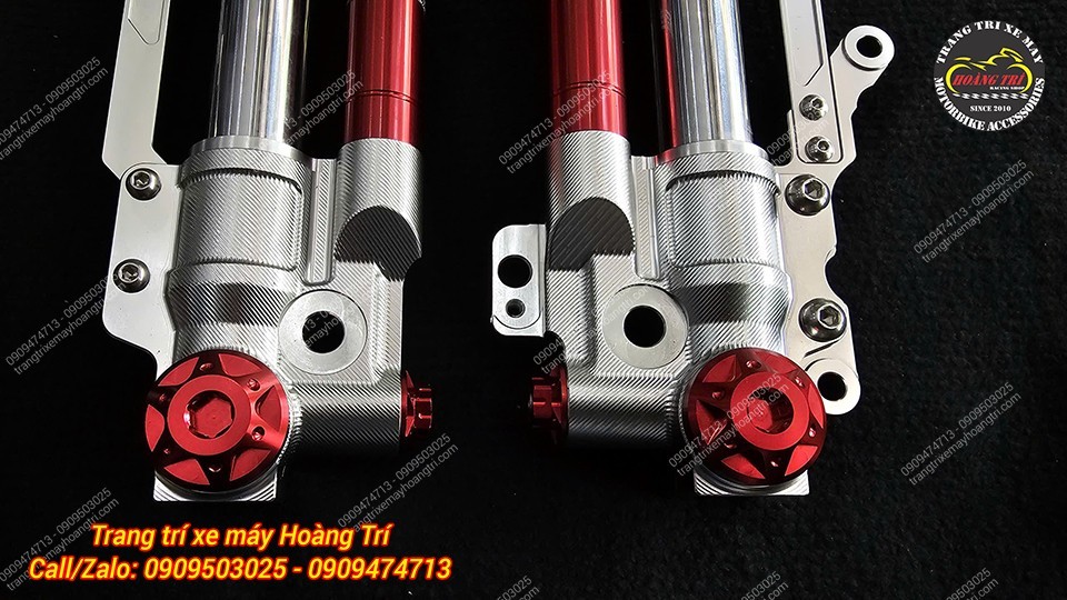Ốc kiểu trên phuộc Kingham PCX 160 ABS cũng được phối cùng màu, tạo sự đồng bộ