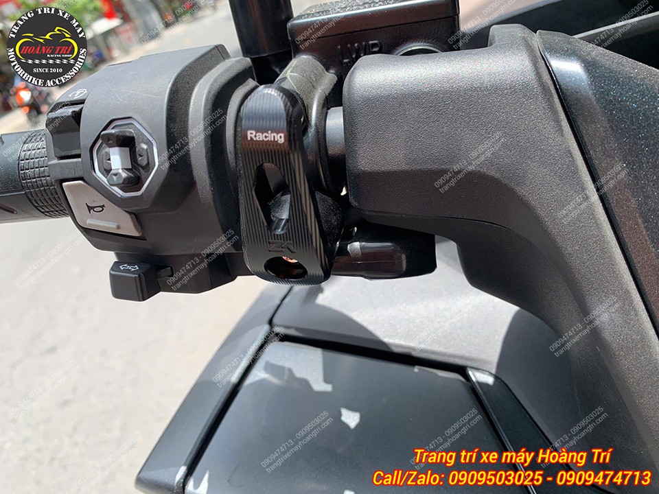  Xe PCX 160 phiên bản 2025 được trang bị móc treo nhôm ngay ghi đông