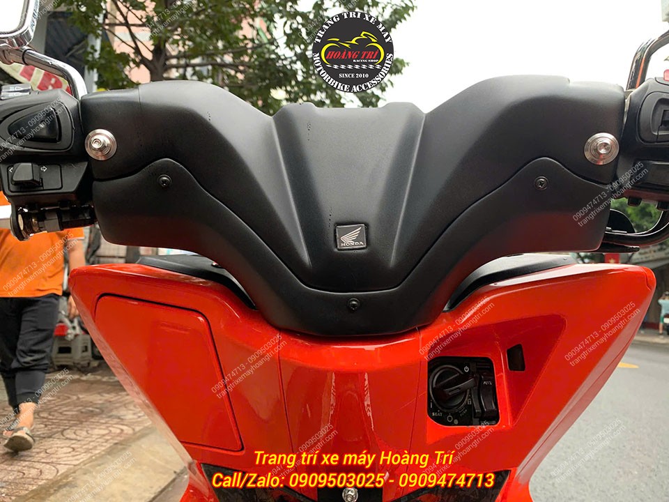 Ốp ghi đông được thiết kế để che chắn toàn bộ phần ghi đông
