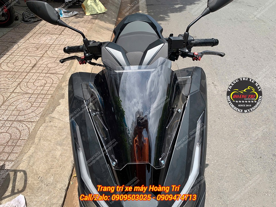 Góc nhìn trực diện sau khi lên tay thắng CRG carbon và kính chắn gió Tanu tạo tổng thể ấn tượng