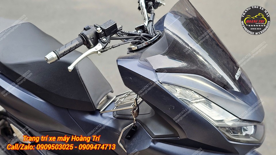Tay thắng nhôm CNC là một trong những điểm nhấn giúp cùm tay lái thêm ấn tượng
