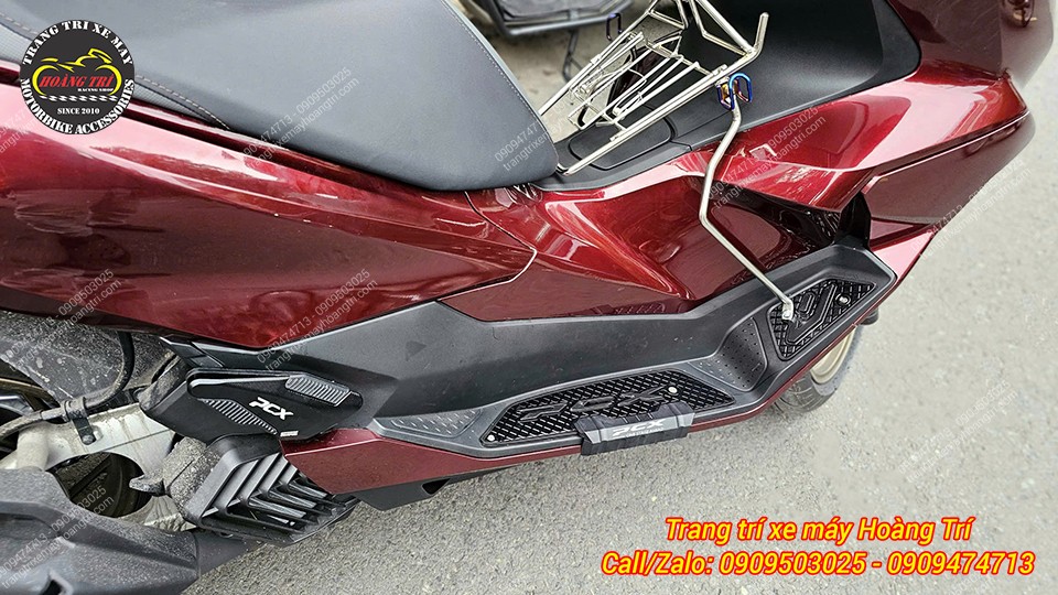 Tông màu đen toát lên vẻ đơn giản, đúng với phong cách mà chủ xe hướng tới