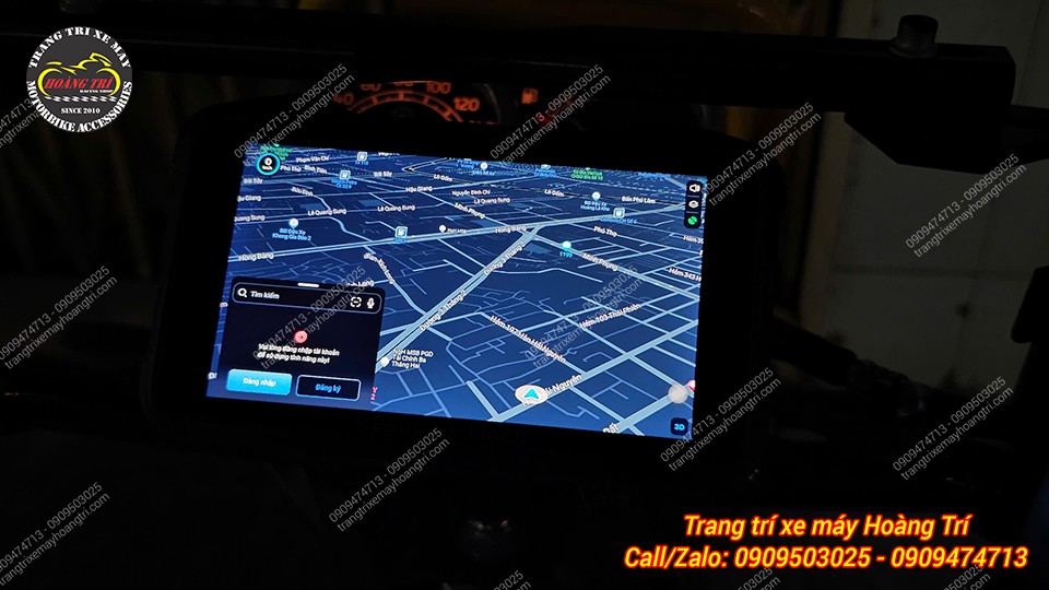Google Map trên màn hình liên tục cập nhật các tuyến đường