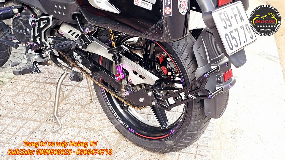 Mẫu chắn bùn HTR với pát nhôm đen đã được lắp lên xe PG-1