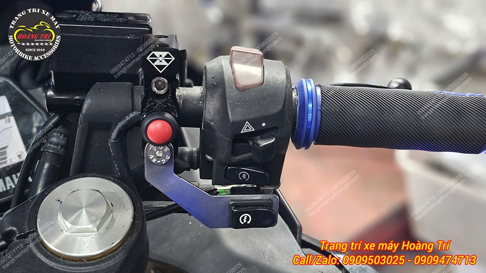 Cận cảnh công tắc tích hợp mạch auto passing lắp tại ghi đông