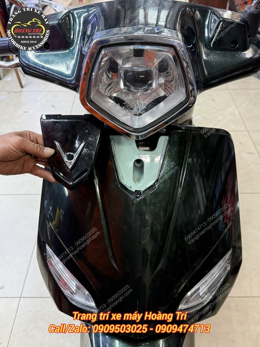 Vị trí khoét nằm ở phần ốp mặt nạ nhỏ - vẫn đảm bảo thẩm mỹ