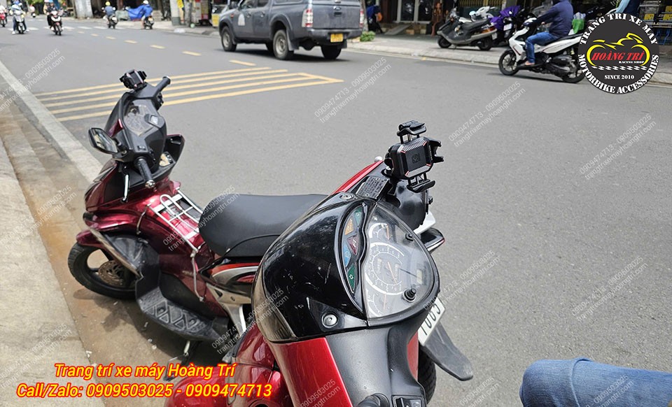 Cả hai chiếc xe cùng đến Hoàng Trí Shop để nâng cấp phụ kiện hữu ích này