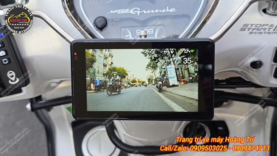 Camera trước tích hợp với độ phân giải cao, dễ dàng lưu lại hình ảnh khi cần