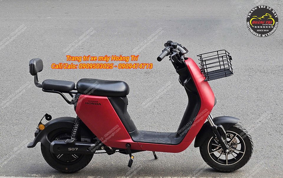 Xe điện cũng được trang bị thêm phụ kiện tiện ích giúp nâng cao trải nghiệm