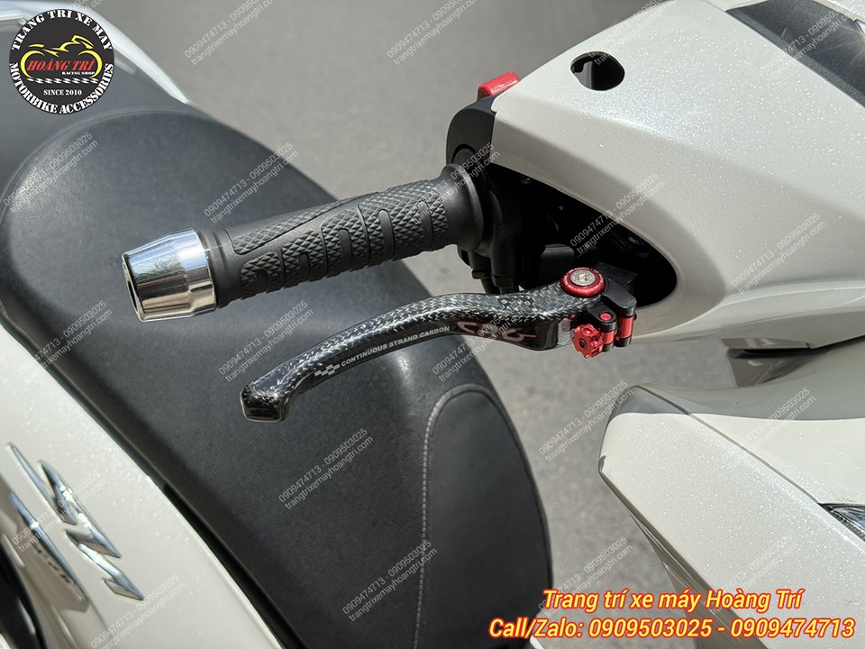 Tay thắng CRG carbon – điểm nhấn thể thao không thể thiếu trên chiếc SH 350