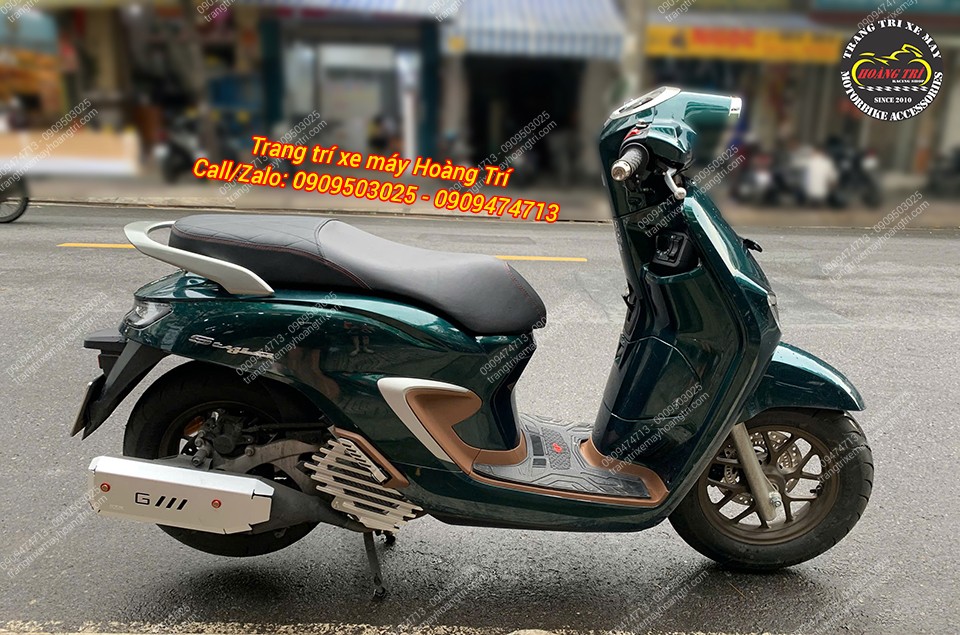 Tổng thể Stylo 160 màu xanh trở nên nổi bật với bộ đồ chơi nhẹ nhàng nhưng tinh tế