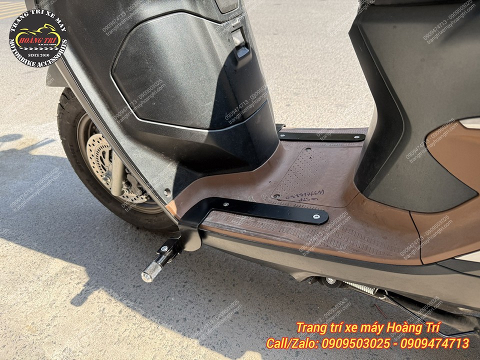 Gác chân phụ được trang bị trên vị trí sàn để chân trước Stylo 160