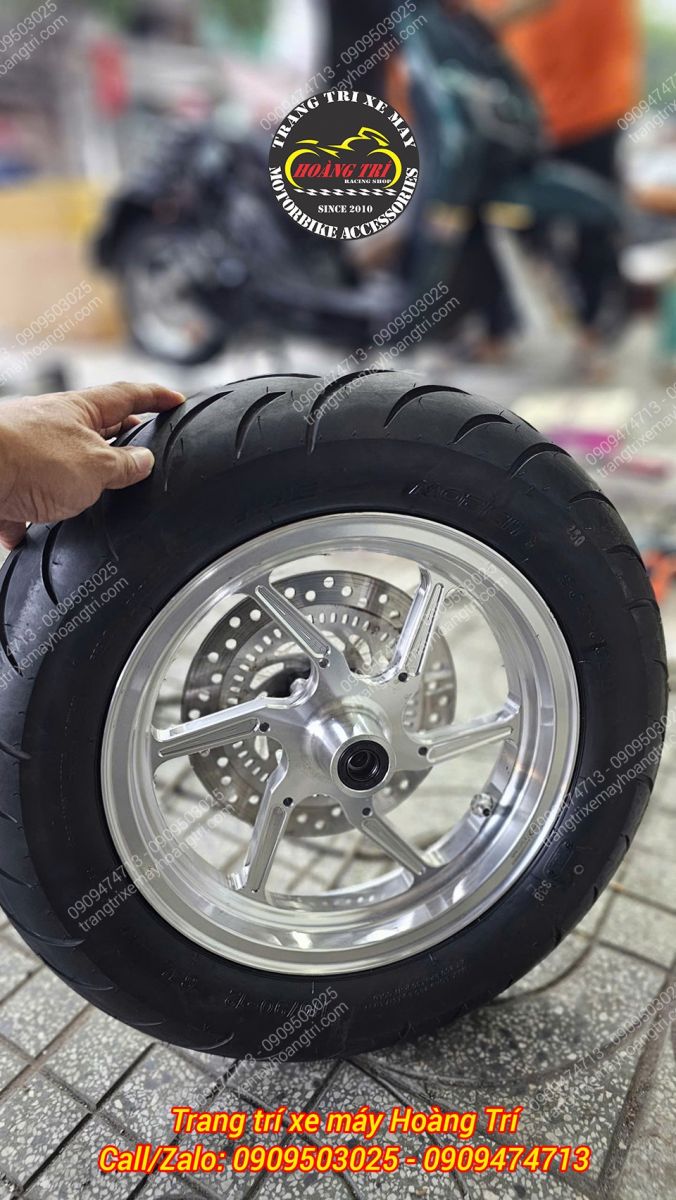 Hoàng Trí Shop vừa tiến hành vô vỏ và trang bị mâm BST nhôm đúc CNC