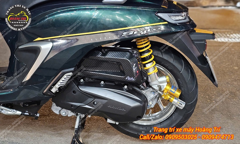 Một góc nhìn khác của dàn chân sau với phuộc Ohlins bóng loáng