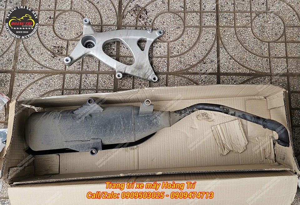 Các bộ phận được đóng gói kỹ lưỡng để gửi lại cho khách sau khi lắp pô Vario 160