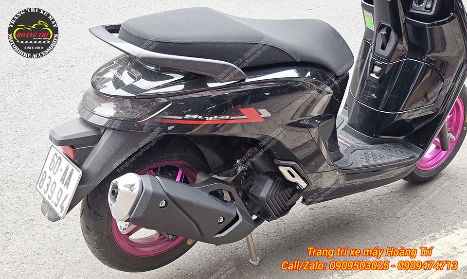 Thay thế cho pô zin là pô Vario 160 với thiết kế đậm chất thể thao