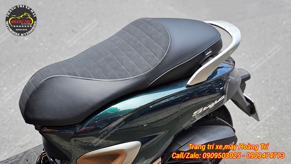 Màu đen tuy không quá rực rỡ nhưng mang đến vẻ mạnh mẽ, đồng bộ với tổng thể xe