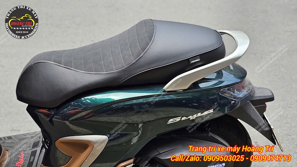 Yên Solo được thiết kế với khả năng chống trượt và kiểu dáng phân tầng, tạo sự thoải mái cho cả người lái lẫn người ngồi sau