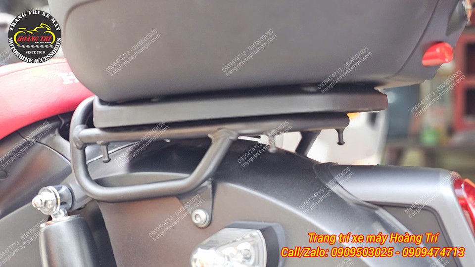 Đã hoàn tất việc lắp đế thùng trên baga xe Super Cub