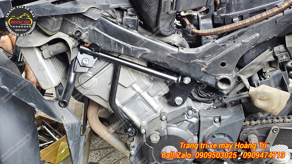 Pát được thiết kế gọn gàng, cố định chắc chắn trên phần sườn xe
