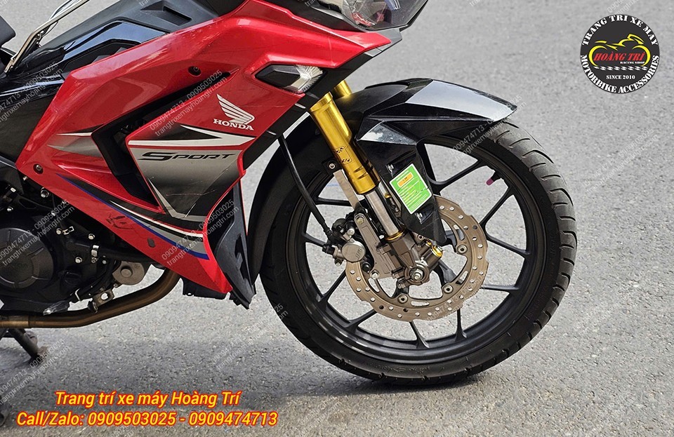 Chiếc Winner X V3 đỏ được khoác lên diện mạo mới nhờ cặp phuộc tông vàng nổi bật
