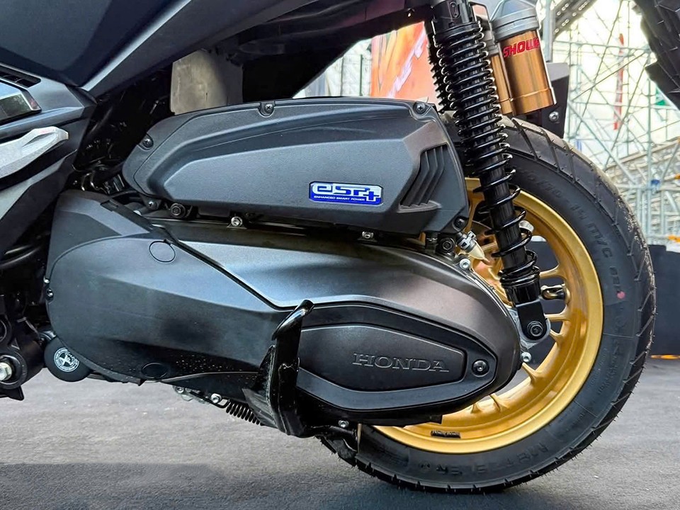 Sử dụng động cơ eSP+ 4 van với 330cc cho sức mạnh vượt trội