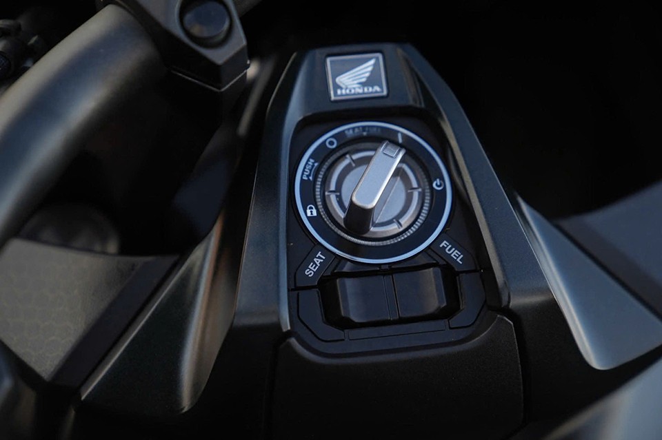 Khóa Smartkey được thiết kế mới mẽ mang đậm phong cách ADV 350