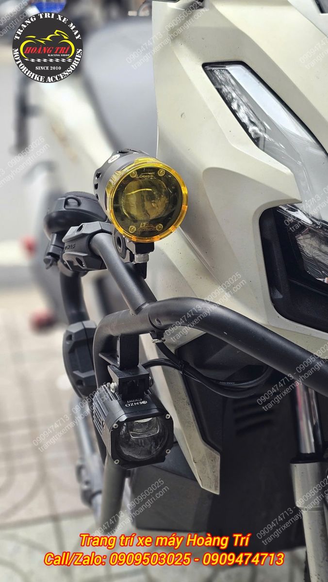 Góc trực diện đèn Loboo L7 được lắp ngay trên khung bảo vệ ADV 160
