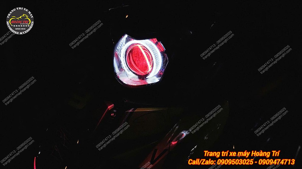 Ngoài bi cầu, xe còn được bổ sung thêm vòng LED ánh sáng trắng