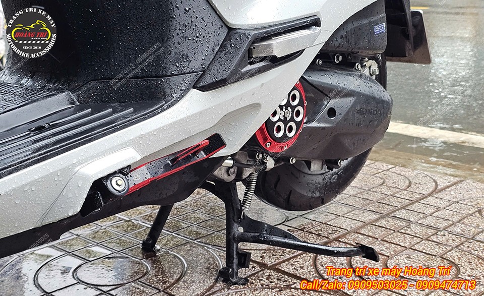 Ngoài ra, anh khách còn trang bị thêm ốp lốc nồi xoay NUI Racing