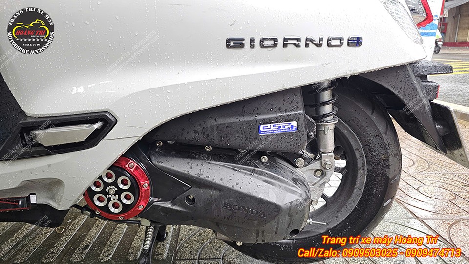 Ốp lốc nồi xoay Nui Racing màu đỏ đã thay thế cho ốp zin nguyên bản