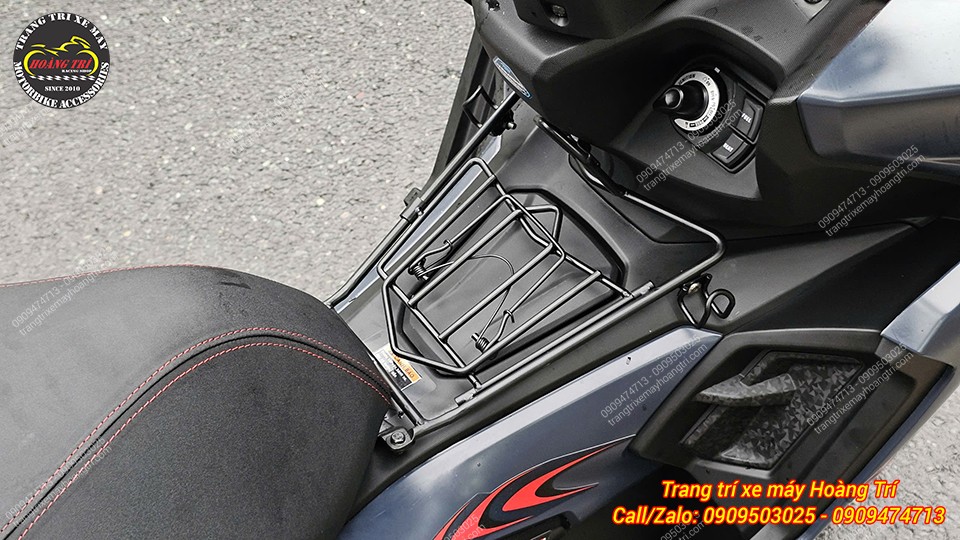 Baga giữa NVX V3 sơn đen đồng bộ với màu nắp bình xăng