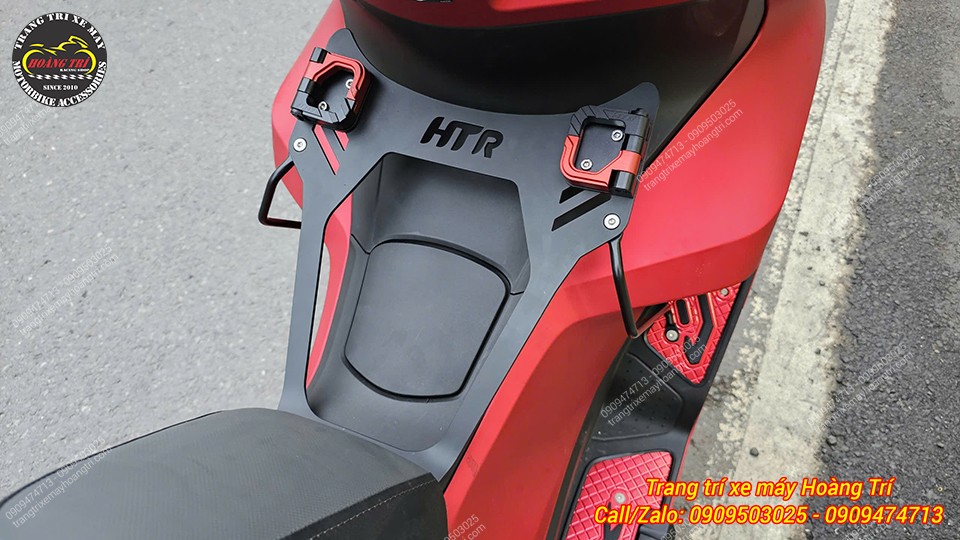 Anh khách lựa chọn nâng cấp bộ đôi baga giữa không khoan lỗ và 2 móc treo nhôm CNC