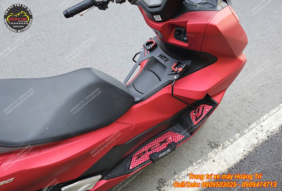Sự kết hợp này mang lại combo phụ kiện tiện ích cho chiếc PCX 160