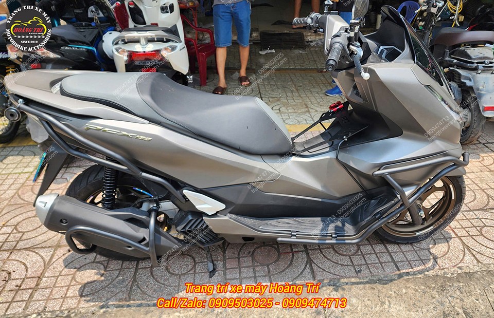 Kết hợp cùng chống đổ pô tạo thành bộ 3 trang bị cần thiết cho PCX 160