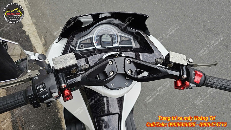 Không chỉ riêng ADV, ghi đông Batman JGZ nhôm cũng đã xuất hiện trên PCX