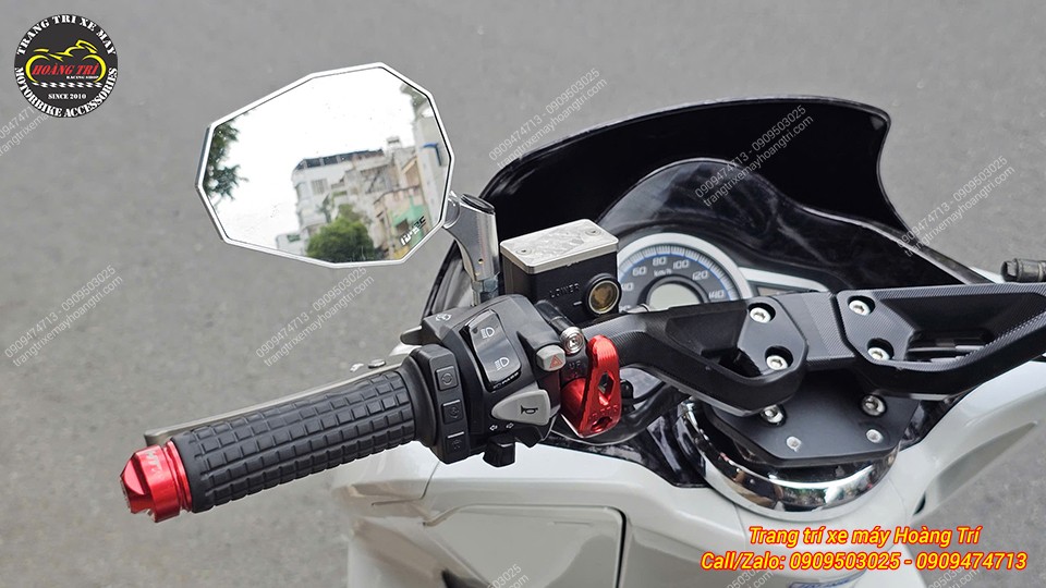 Vẫn đảm bảo lắp vừa vặn với kính hậu, bao tay, tay thắng trên xe
