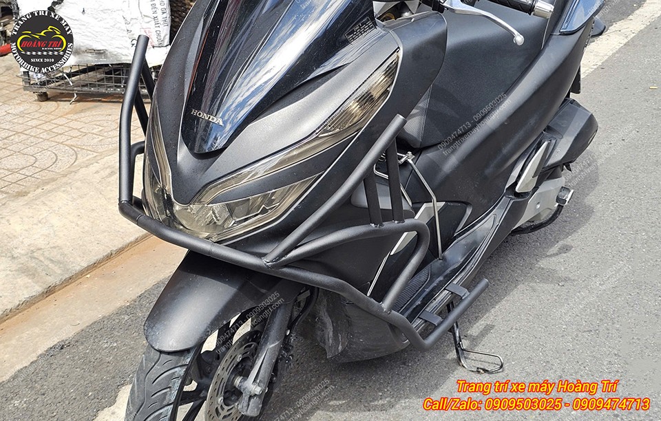 Chiếc PCX 2018 màu đen được nâng cấp khung chống đổ sơn tĩnh điện