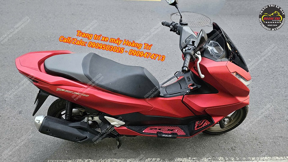 Ngắm nhìn chiếc PCX 160 đỏ với vẻ ngoài tối giản nhưng vẫn đầy sự sang trọng