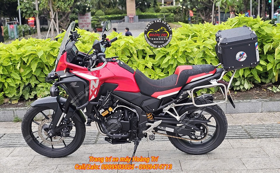 Phần sau của NX500 còn có baga sau kèm thùng nhôm cao cấp giúp thể hiện cá tính mạnh mẽ