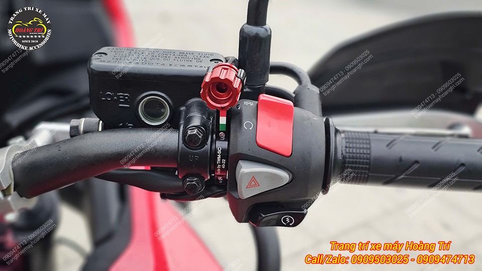 Chỉ với núm xoay nhỏ gọn đã mang lại sự tiện ích tối đa cho trợ lực ghi đông Ohlins