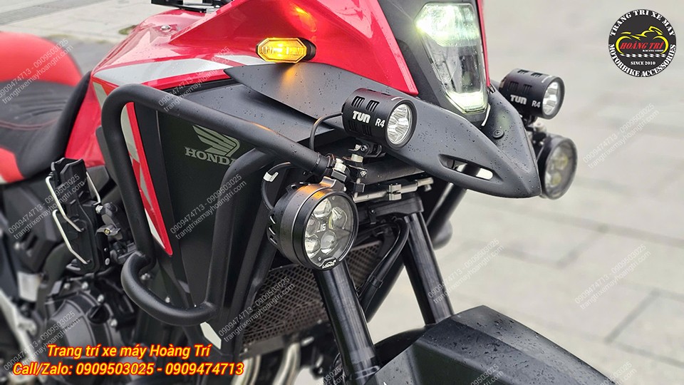 Đèn trợ sáng Loboo L16 kết hợp với Tun R4 được bố trí trên khung bảo vệ