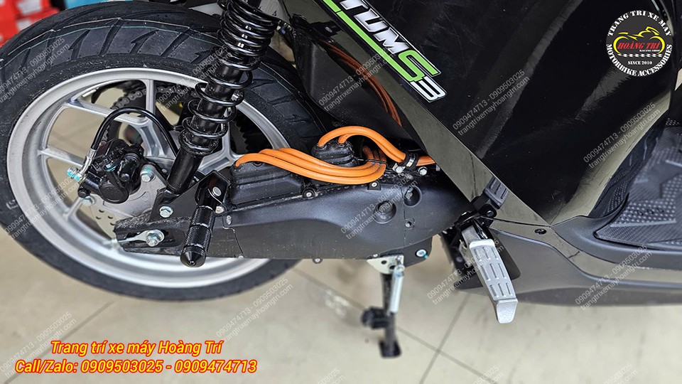 Hoạt động riêng biệt với gác chân zin được trang bị trên xe DatBike Quantum