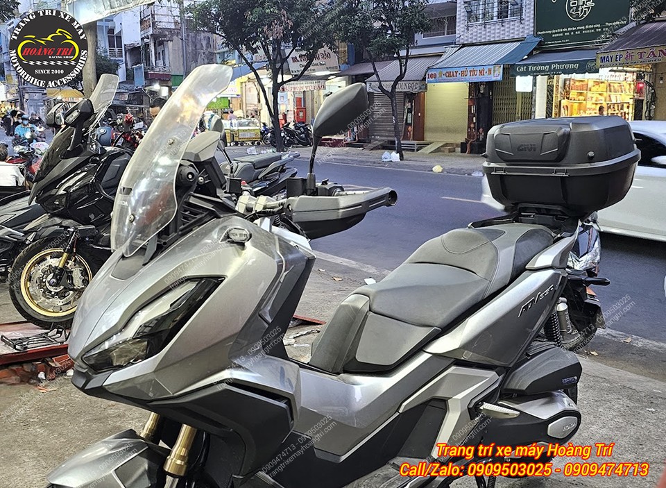 Đừng quên gắn cùng thùng sau và nên trang bị các biện pháp bảo vệ lớp sơn zin của xe