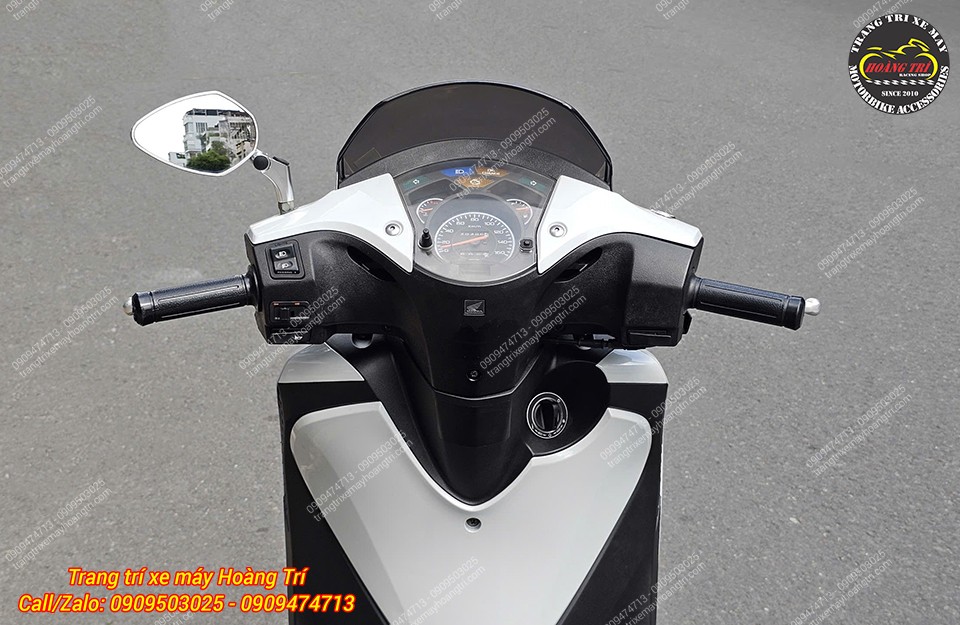 Trang bị kính H2C V8 giúp tầm nhìn rộng hơn, an toàn hơn khi lái xe