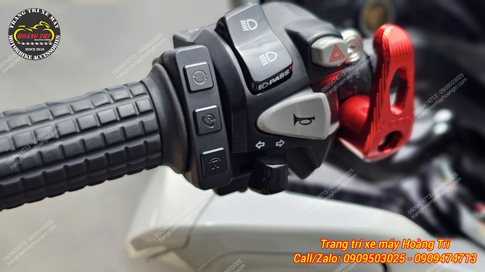 Màn hình còn được trang bị các phím tính năng nhanh thêm tiện ích khi di chuyển