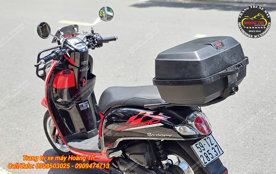 Scoopy sau khi nâng cấp baga HTR cùng thùng Givi E20N(CLA) chính hãng trở nên hoàn thiện hơn